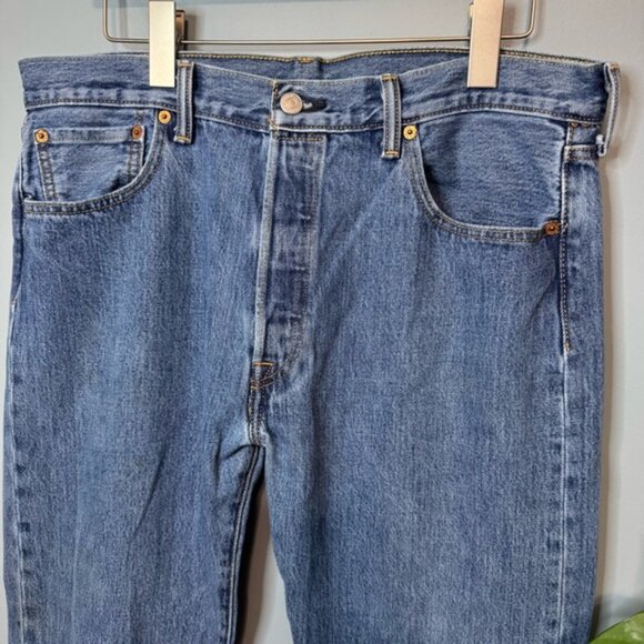Levi's 501 Button Fly Jeans Denim Men's Blue. Size 36x32 (actual 35x30.5) - Picture 2 of 12